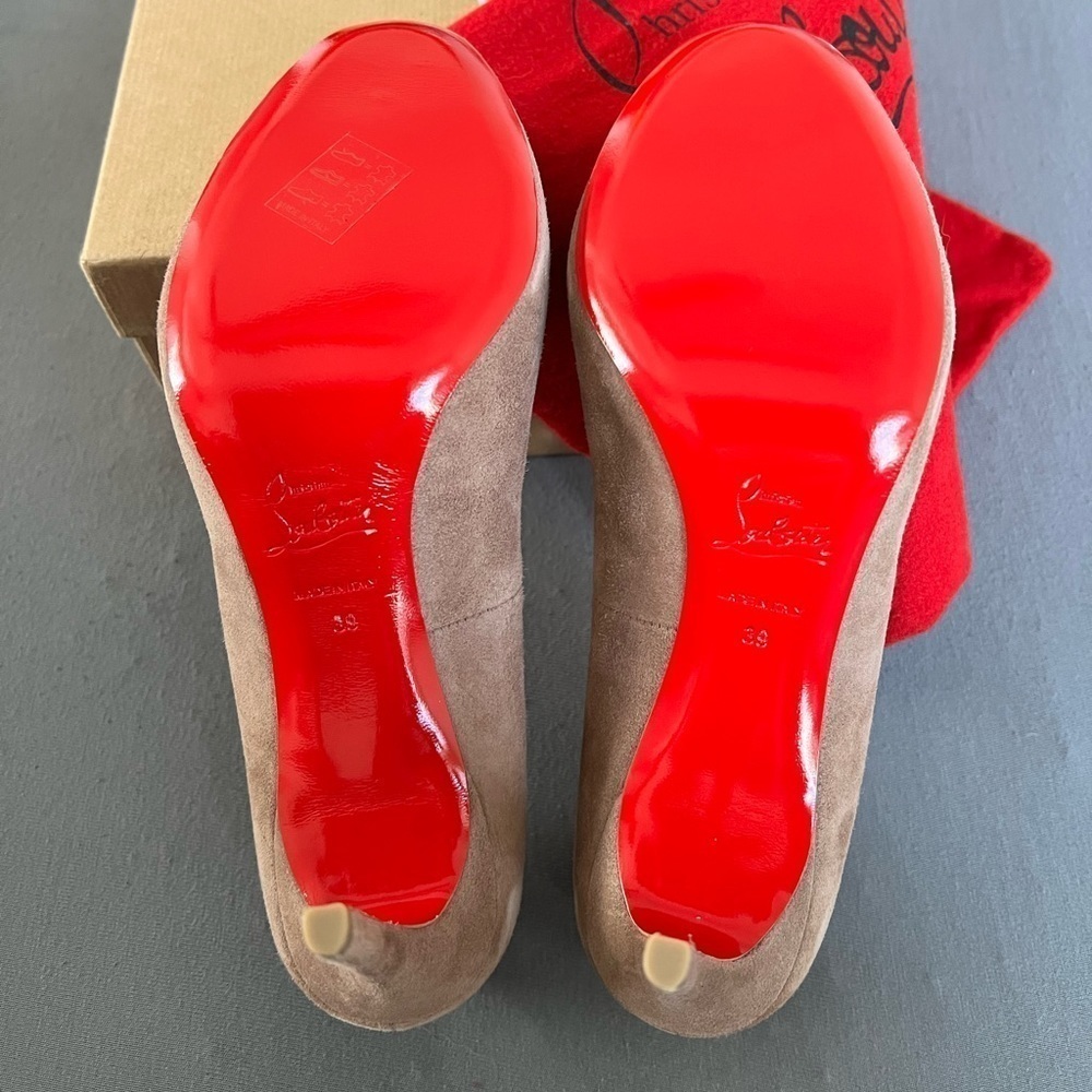 Christian Louboutin Fifi Bark Suede Pumps - Picture 4 of 11